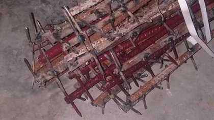 Una imagen de las presuntas armas utilizadas en el enfrentamiento en la frontera (@ajaishukla)