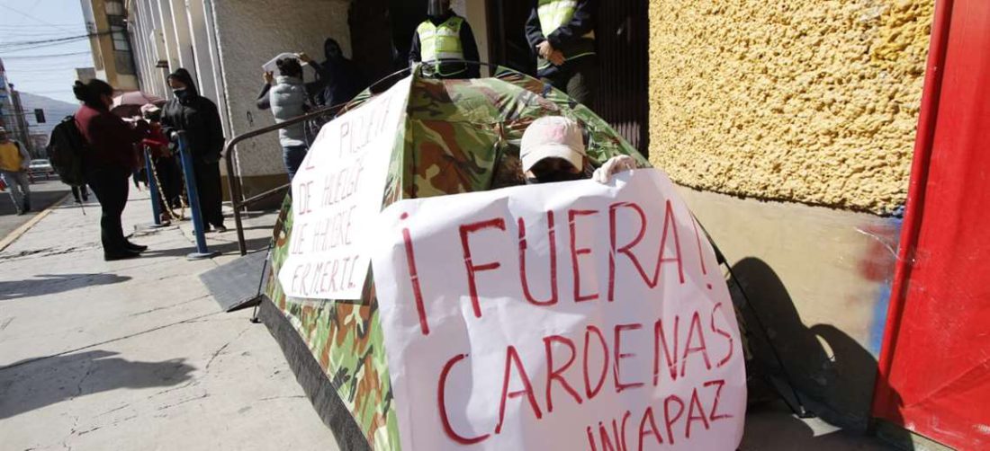 Los padres protestan en La Paz. APG Noticias