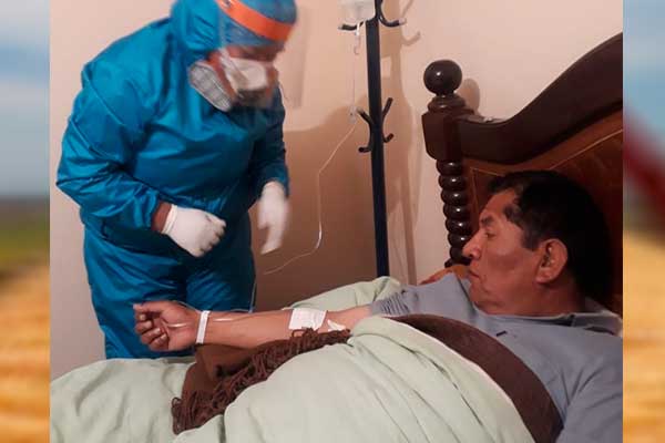 Roberto-de-la-Cruz-recibe-tratamiento-médico