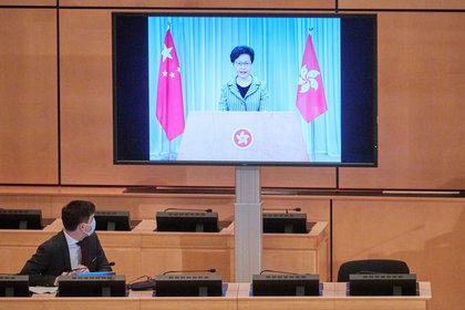 Carrie Lam, líder del ejecutivo de Hong Kong, se dirige al Concejo de Derechos Humanos de la ONU en Ginebra (REUTERS/Denis Balibouse)