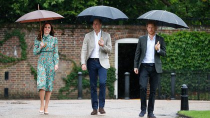 Los duques de Cambridge y el príncipe Harry (Shutterstock )
