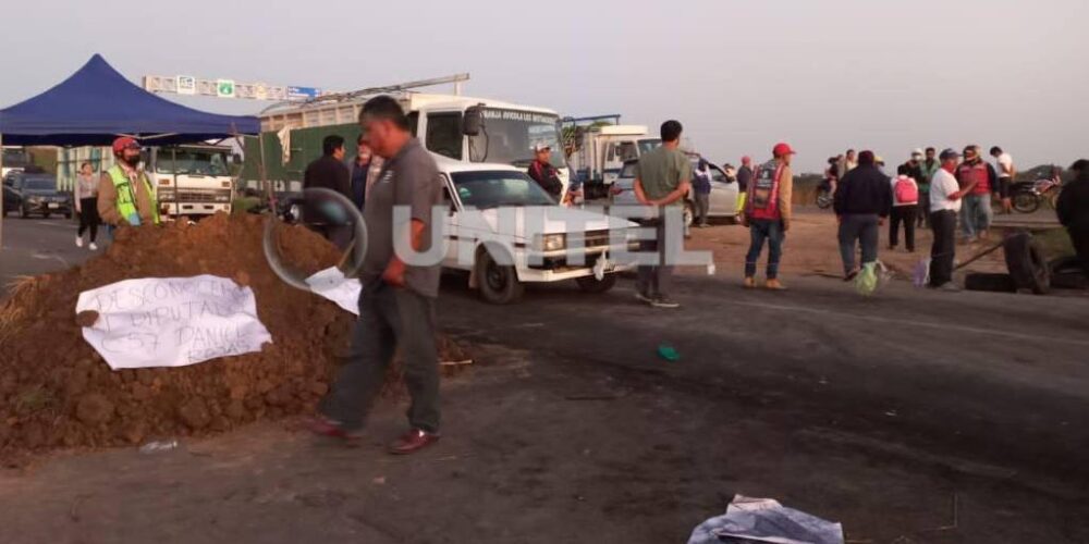 Bloqueos Santa Cruz Sin Salidas Hacia Trinidad Y Cochabamba Por La