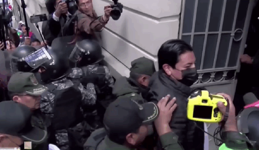 Marco Pumari ingresa al Tribunal de La Paz