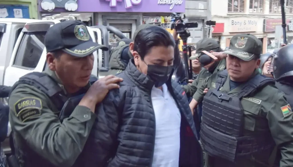 Marco Pumari ingresa al tribunal de La Paz. / Foto: APG.