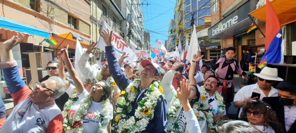 Tuto en una caminata proselitista en La Paz. / Foto: JTQ.