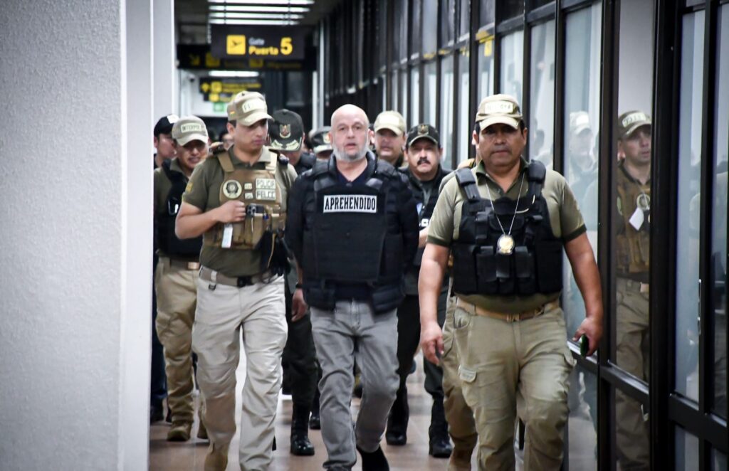 Arturo Murillo a su arribo al aeropuerto de Viru Viru. / Foto. Min. Gobierno.