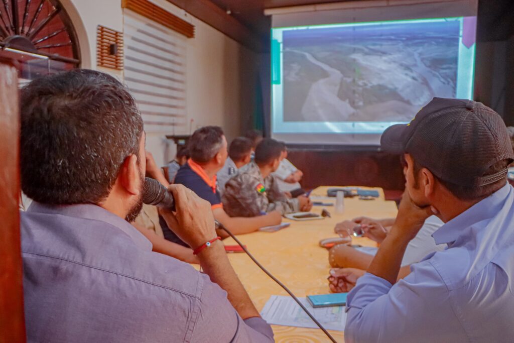 El trabajo de la comisión por el desvío del Río Grande. / Foto: Alcaldía de Trinidad.