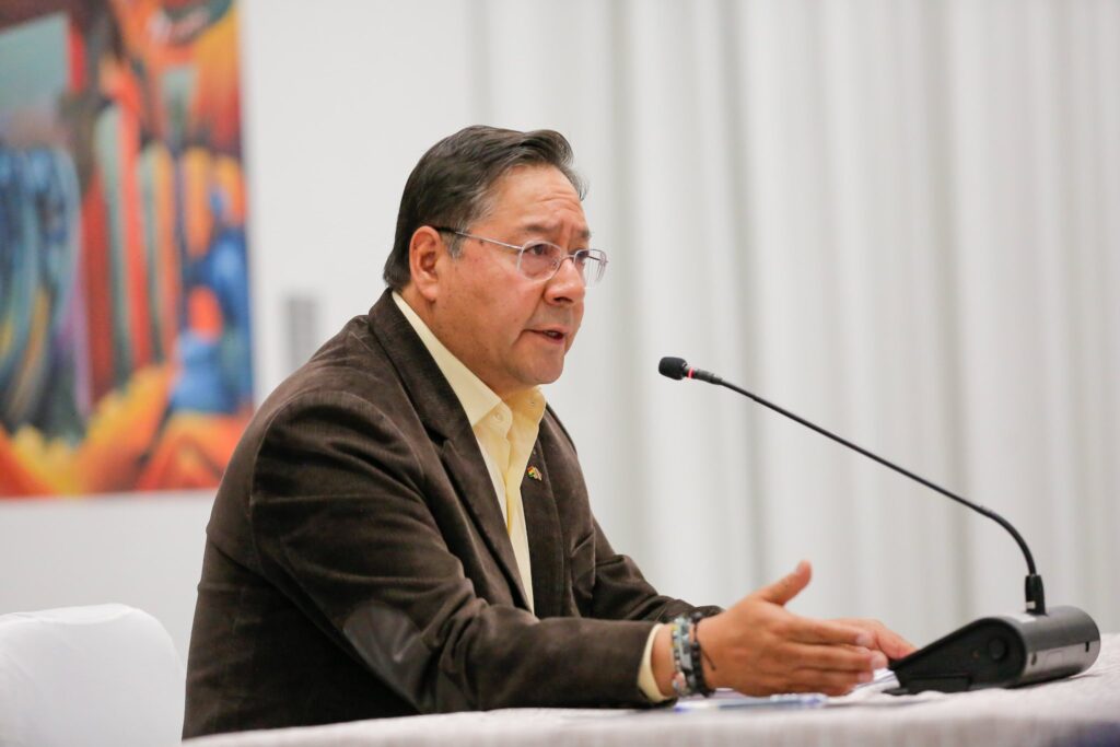 Luis Arce en la reunión con los periodistas de La Paz