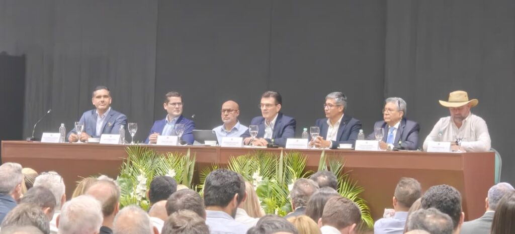 El encuentro que sostuvo Rodrigo Paz con los empresarios del país. / Foto: eju.tv