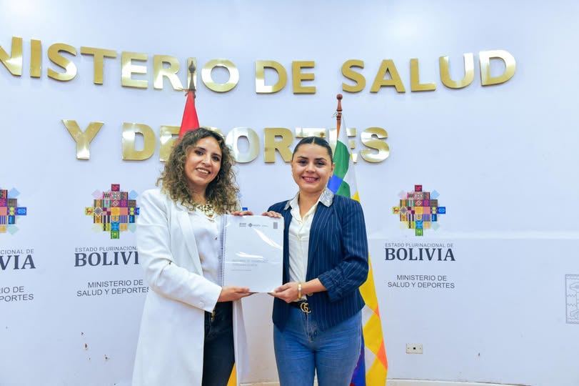 La ministra de Salud, María Reneé Castro, y la representante del Gobierno Electo de Rodrigo Paz, Carla Faval. / Foto: ABI.