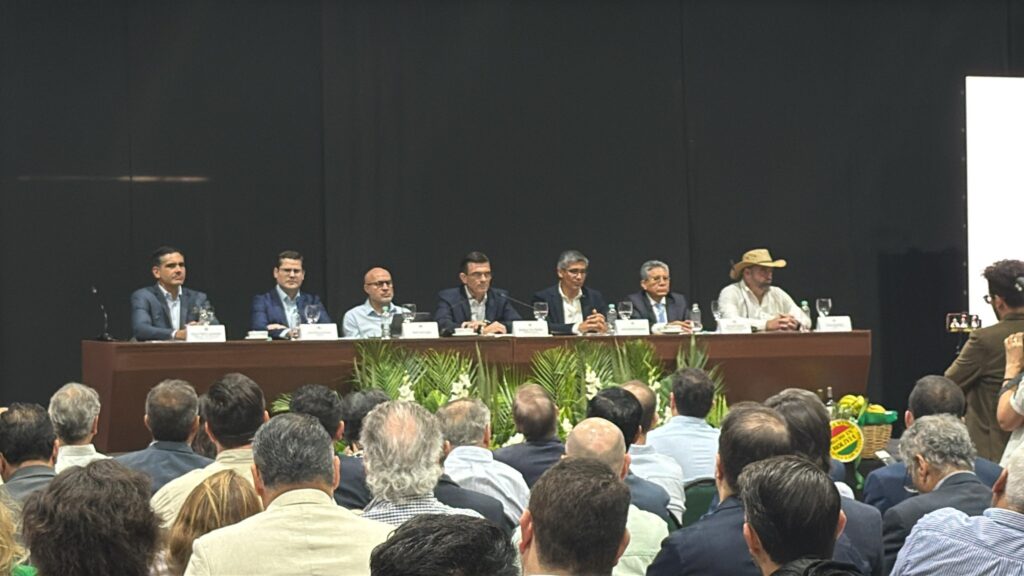 La reunión de Rodrigo Paz con los empresarios y productores del país. / Foto: El Deber Cortesía.
