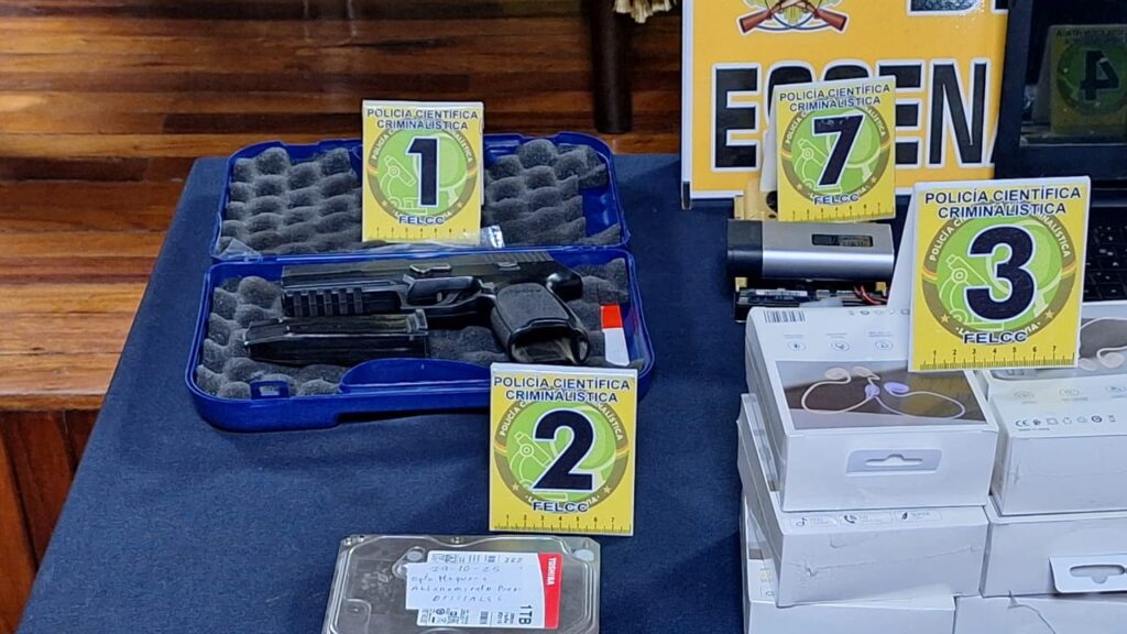 Las evidencias colectadas del atraco. / Foto: ERBOL.