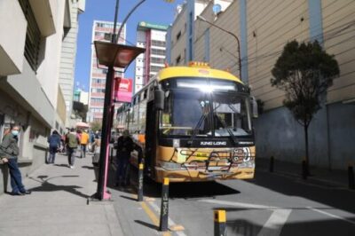 Un bus PumaKatari en la ciudad de La Paz. / Foto: AMUN.