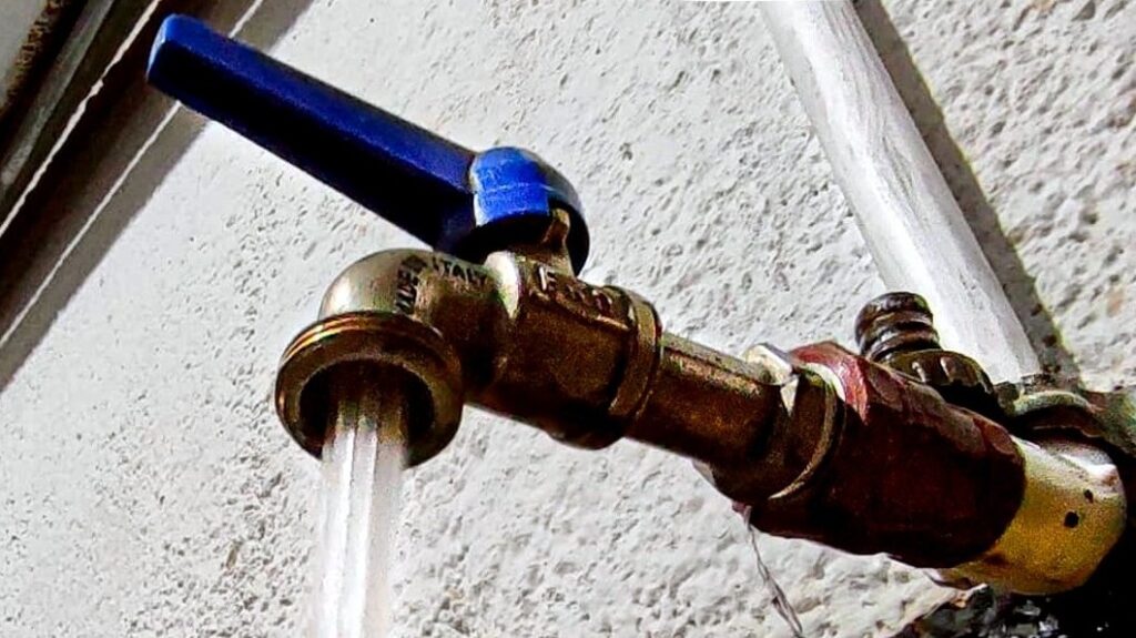 Imagen referencial de una pileta de agua potable. / Foto: EPSAS.