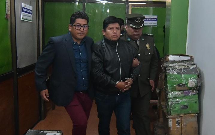 El exdirigente de la COB, Juan Carlos Huarachi, sala de la Fiscalía aprehendido. / Foto: APG.