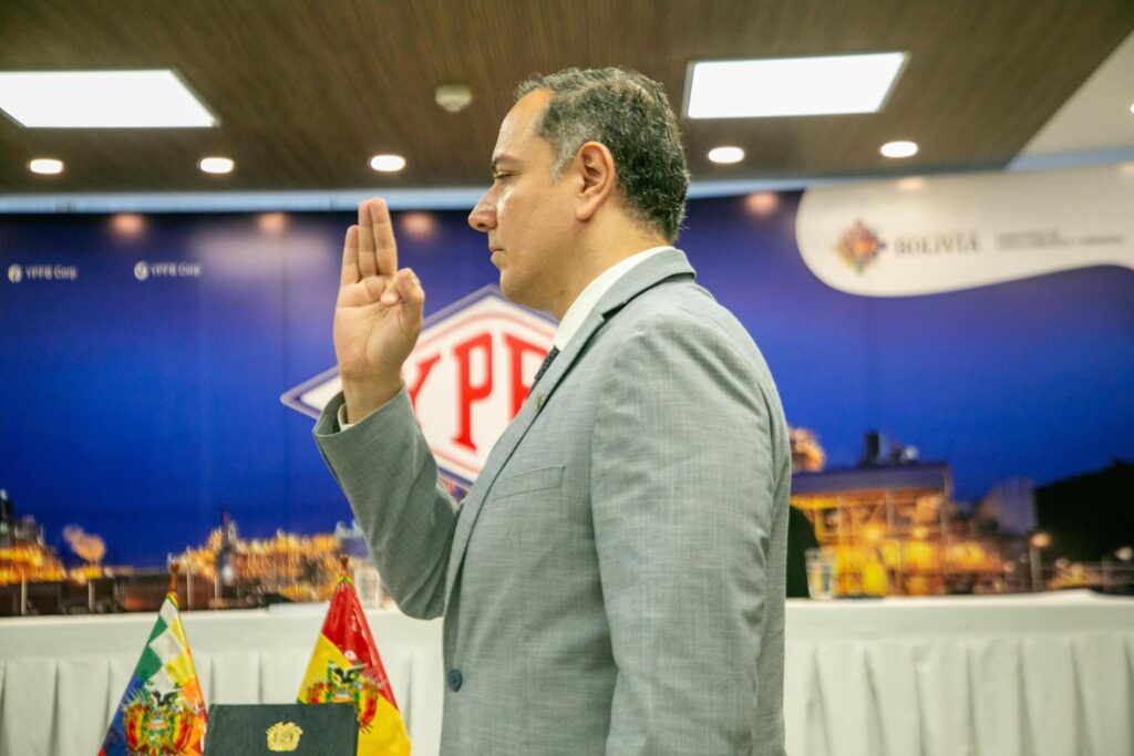 El nuevo presidente ejecutivo de YPFB, Yussef Akly. / Foto: MHE.