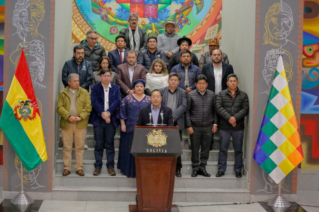 El presidente Luis Arce y su gabinete. / Foto: Facebook