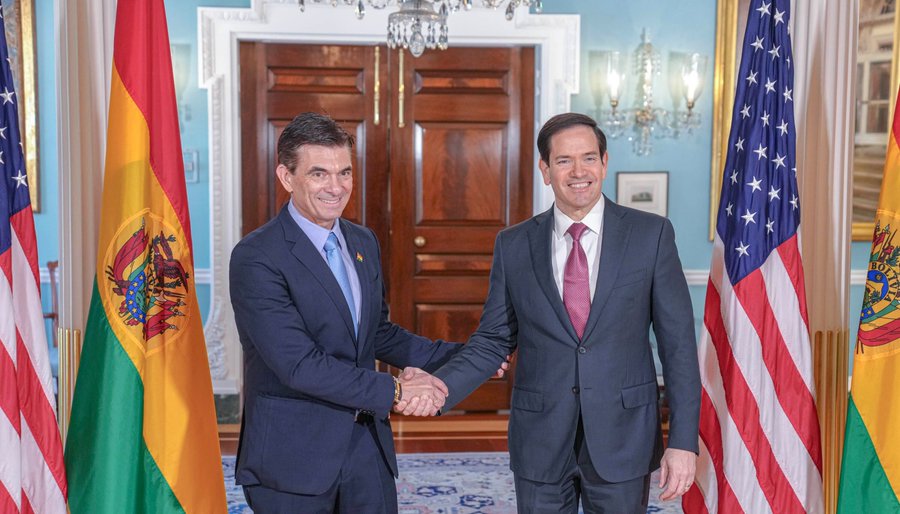 El presidente electo Rodrigo Paz y el secretario de Estado de EEUU, Marco Rubio. / Foto: Tommy Pigott.