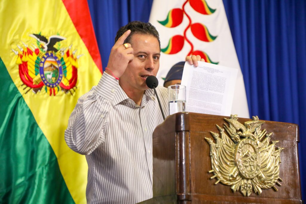 El vicepresidente Edmand Lara en una conferencia de prensa. / Foto: Vicepresidencia.
