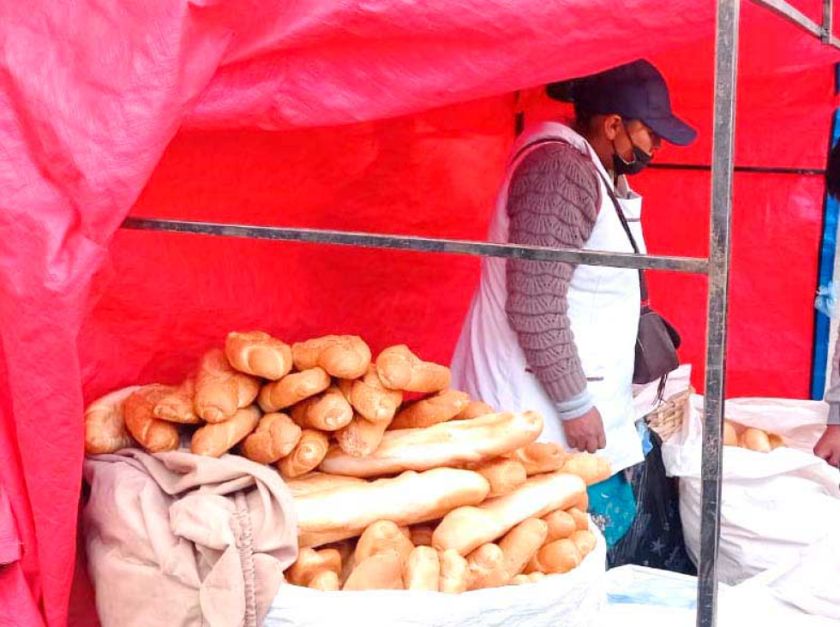 En los puestos ya no hay pan de Bs 0,40. / Foto: El Potosí. 