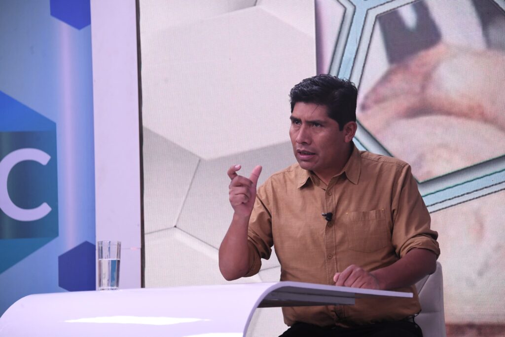 Franklin Flores en un programa de Bolivia Tv. / Foto: ABI.
