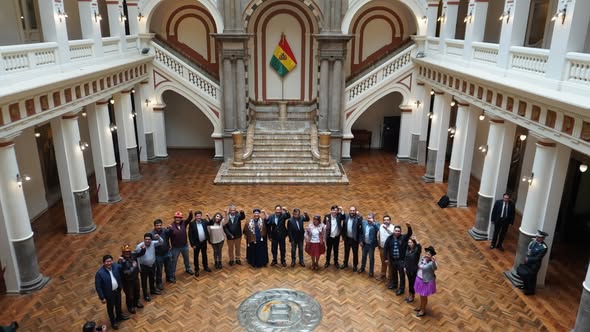 Los ministro con el presidente Luis Arce tras la última reunión del Gabinete. / Foto: Redes Sociales.