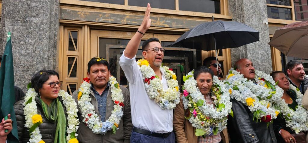 Al centro, Dulón, Patzi y Vargas.