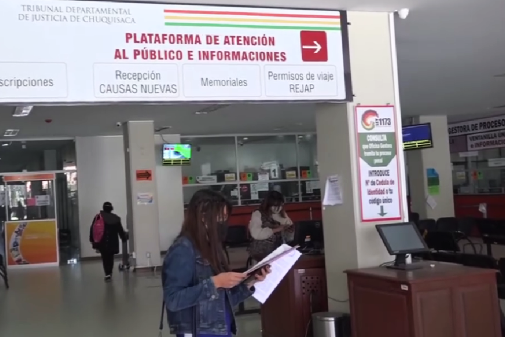 Plataforma de atención del Órgano Judicial en Chuquisaca. / Foto: Captura de video de AJN.