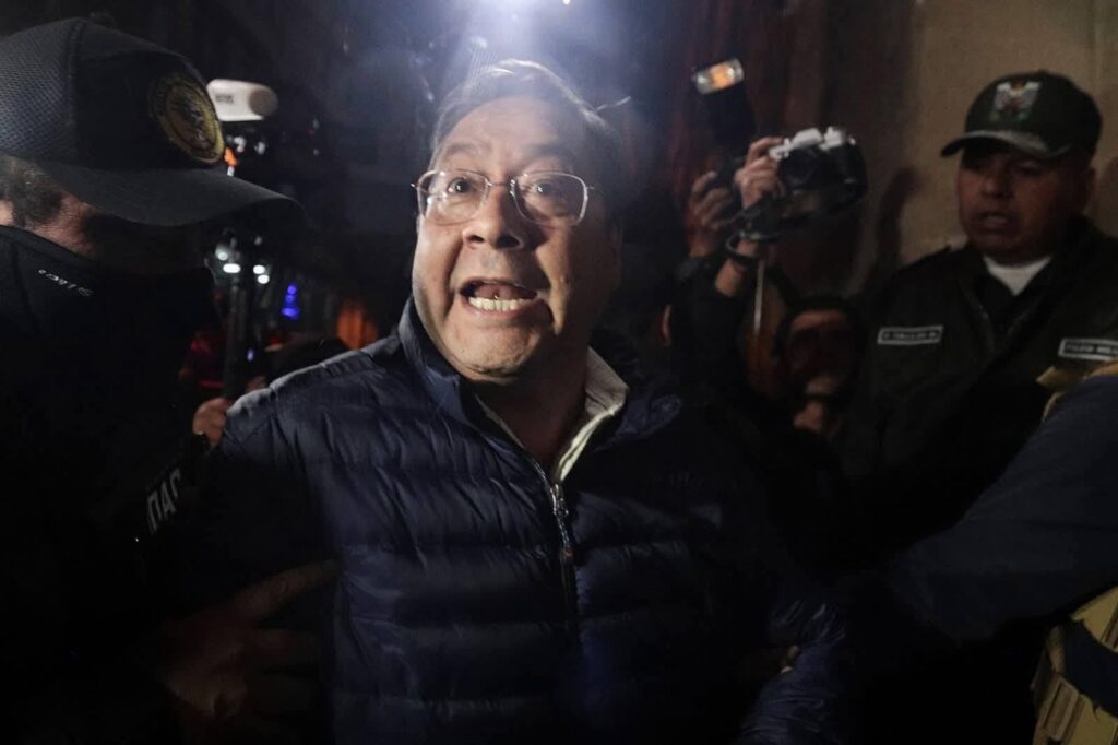 El expresidente Luis Arce ingresa a la cárcel de San Pedro de La Paz. / Foto: APG.