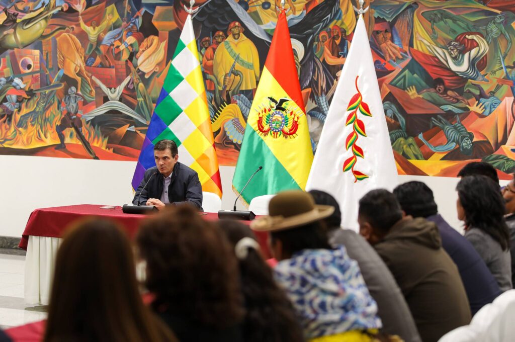 El presidente Rodrigo Paz se reúne con sectores sociales de El Alto. Foto Presidencia.