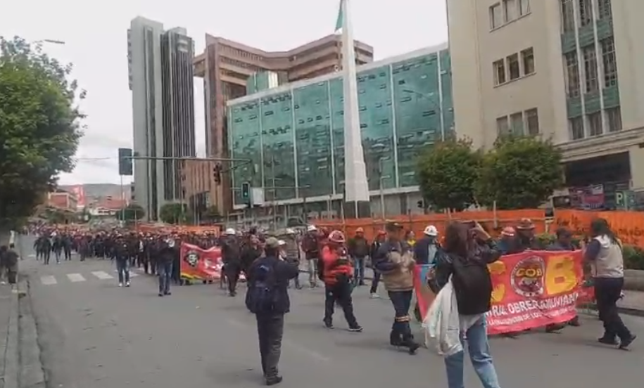 La movilización de al COB en el centro de La Paz en el primer día de 2026. / Foto: eju.tv