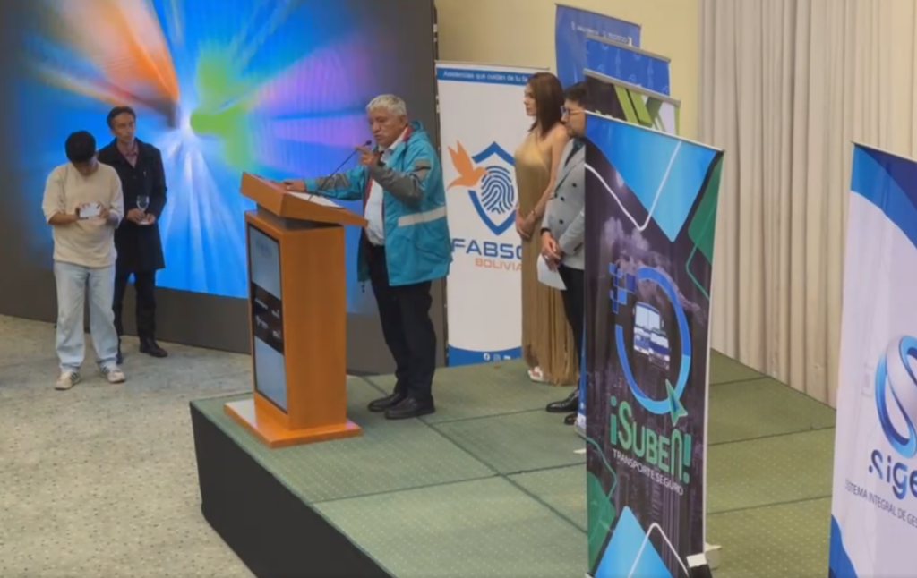 El alcalde Iván Arias en el lanzamiento del GPS para el transporte público. / Foto: eju.tv