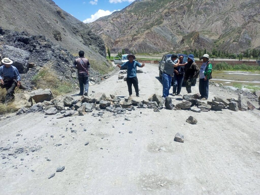 Imagen referencial de jun bloqueo de caminos. / Foto: RKC.