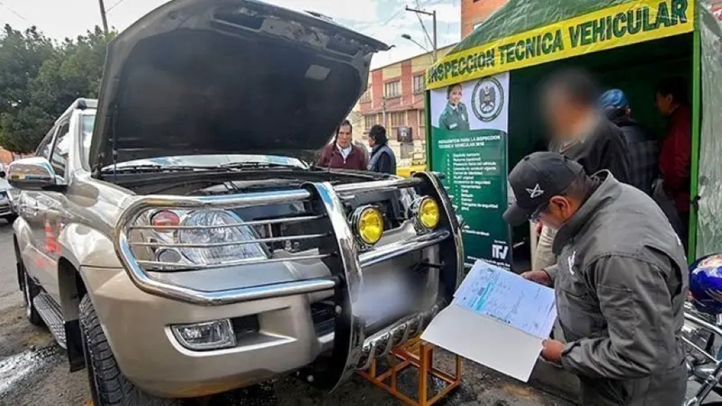 La inspección técnica vehicular en La Paz. / Foto: Red UNO.