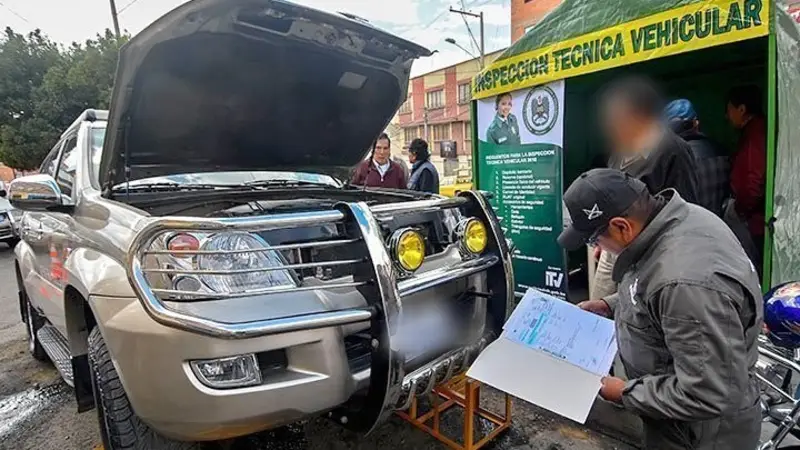 La inspección técnica vehicular en La Paz. Foto Red UNO 2