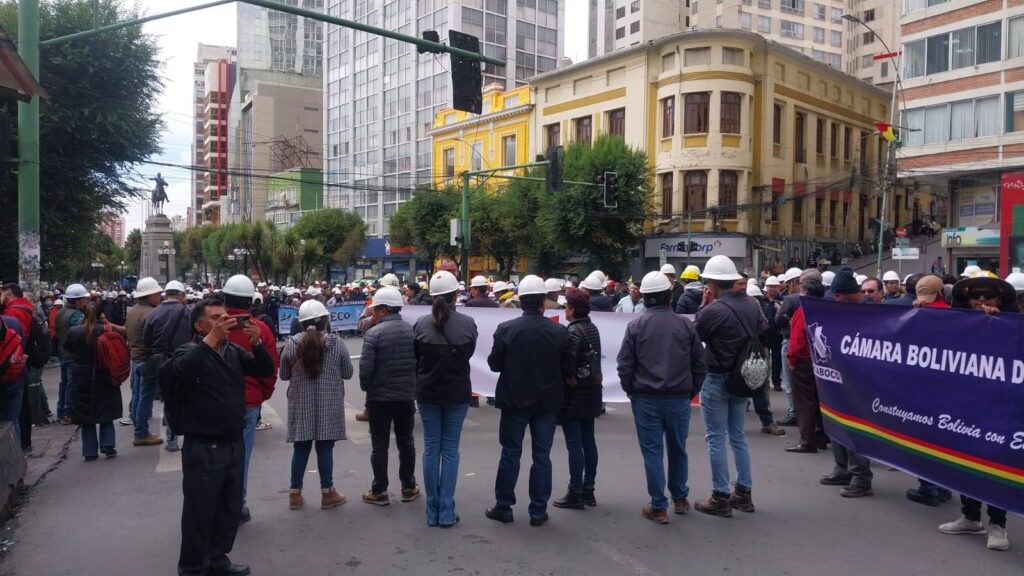La protesta de los constructores en el centro de La Paz. / Foto: Caboco.