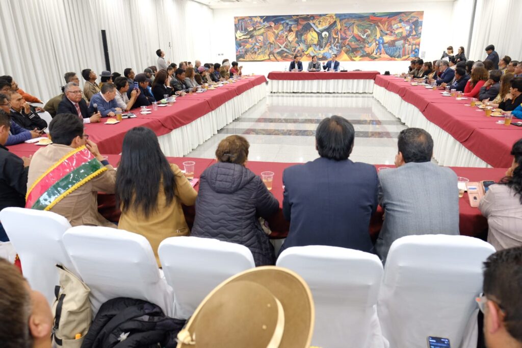 La reunión de autoridades del Gobierno con sectores por el DS 5503. / Foto: Presidencia