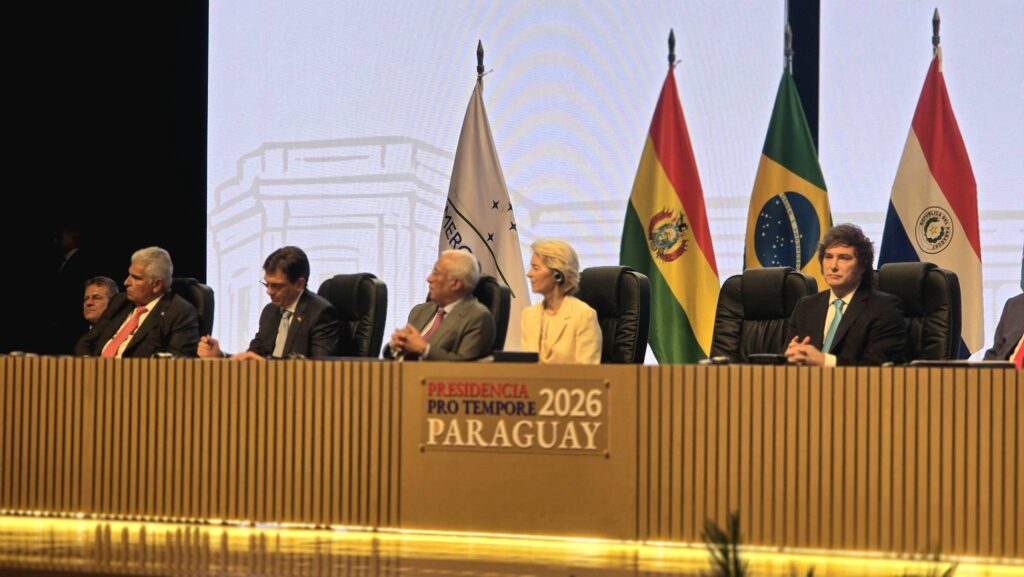 Paz junto con los mandatarios que son parte el MERCOSUR en el acuerdo con Europa. / Foto: Presidencia.