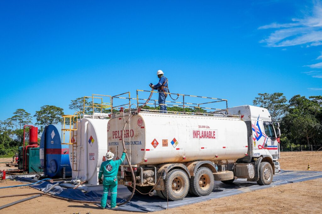 Cisternas con combustible. / Foto: YPFB