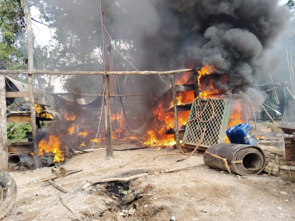 El operativo de la Armada en el cerro San Simón de Beni. / Foto: Armada