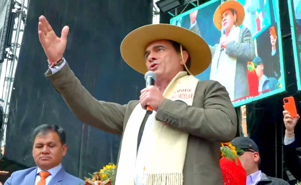 El presidente Rodrigo Paz en la recepción de la Morenada Plana Mayor.