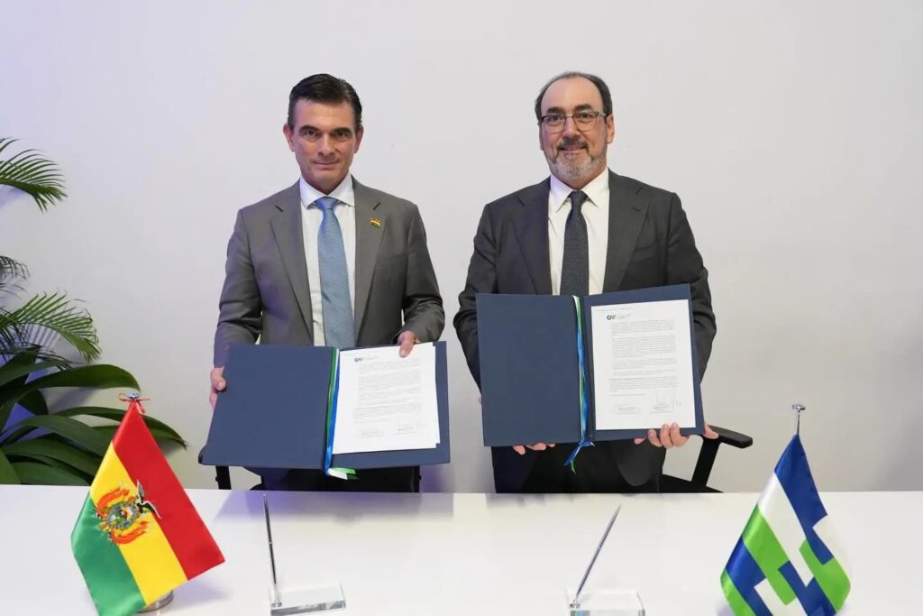 El presidente de Bolivia, Rodrigo Paz, y el jefe de la CAF, Sergio Díaz Granados. / Foto: RRSS.