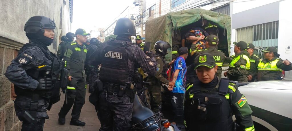 La Policía arrestó a personas que causaron desmanes e inseguridad en Sucre. / Foto: Policía.