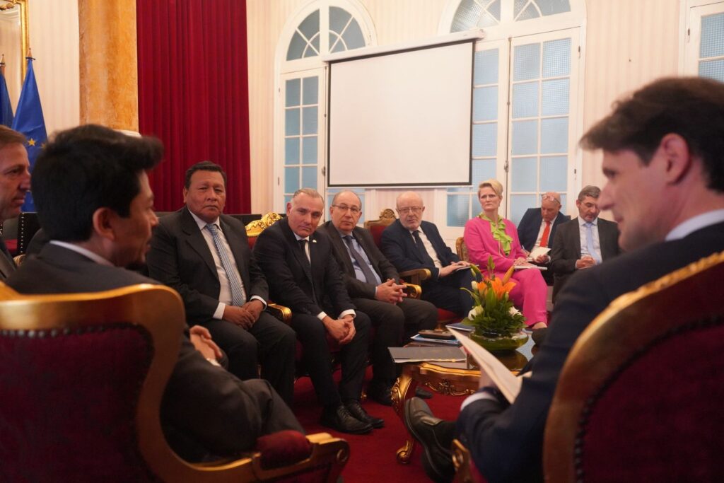 Representantes de la UE se reúnen con autoridades del Gobierno de Bolivia. / Foto: Cancillería.