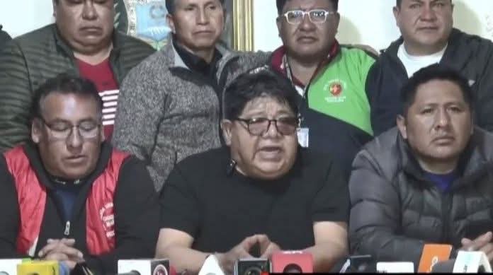 Al centro, el dirigente Edson Valdez. / Foto: captura de video