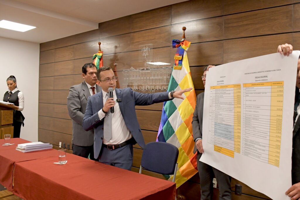 El presidente del TSJ, Romer Saucedo, presenta el paquete de leyes para transformar la justicia. Foto TSJ