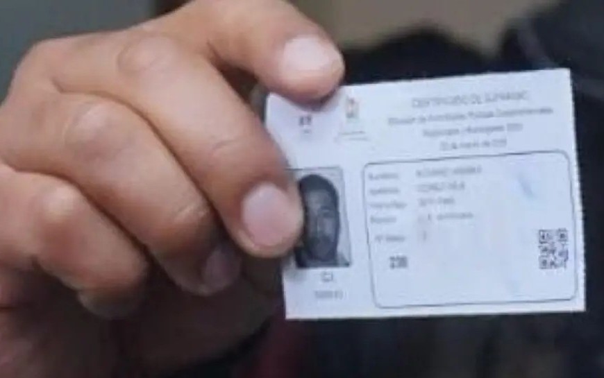 Imagen referencial de un certificado de sufragio. / Foto: APG