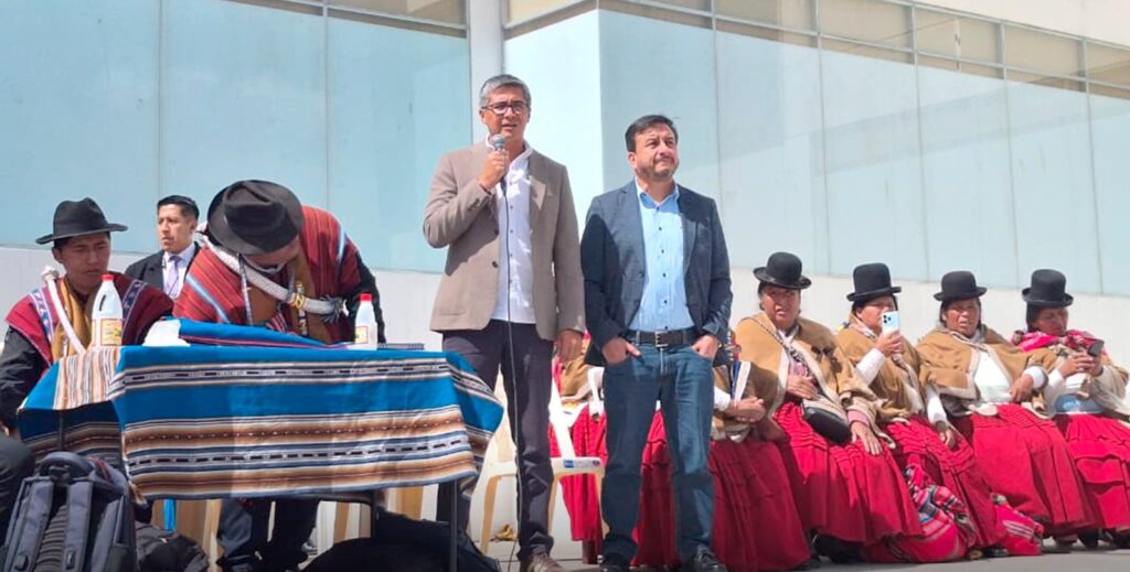 Los ministros de Economía e Hidrocarburos, José Gabriel Espinoza y Mauricio Medinaceli. / Foto: Ministerio de Economía.