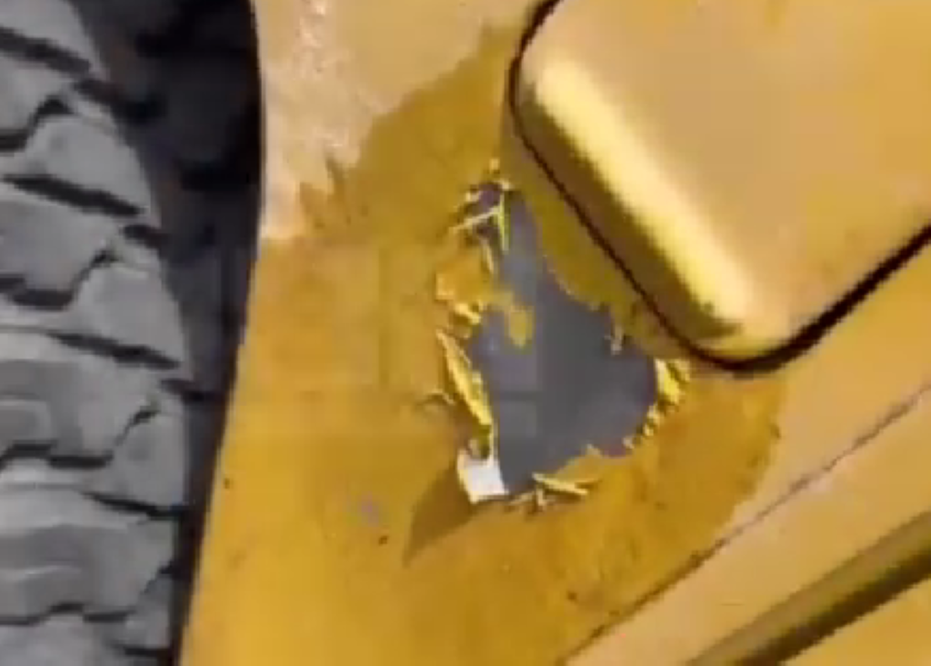 Los supuestos daños que causa la gasolina en la pintura de los vehículos. / Foto: PST.