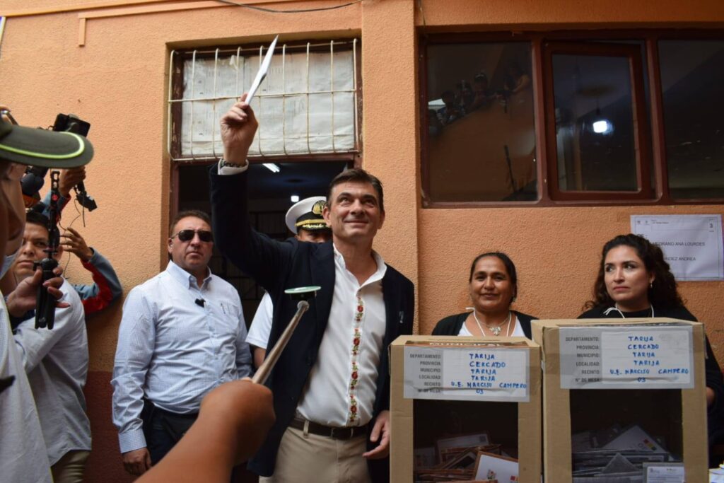 Rodrigo Paz votó en Tarija en las elecciones subnacionales. / Foto: RP.